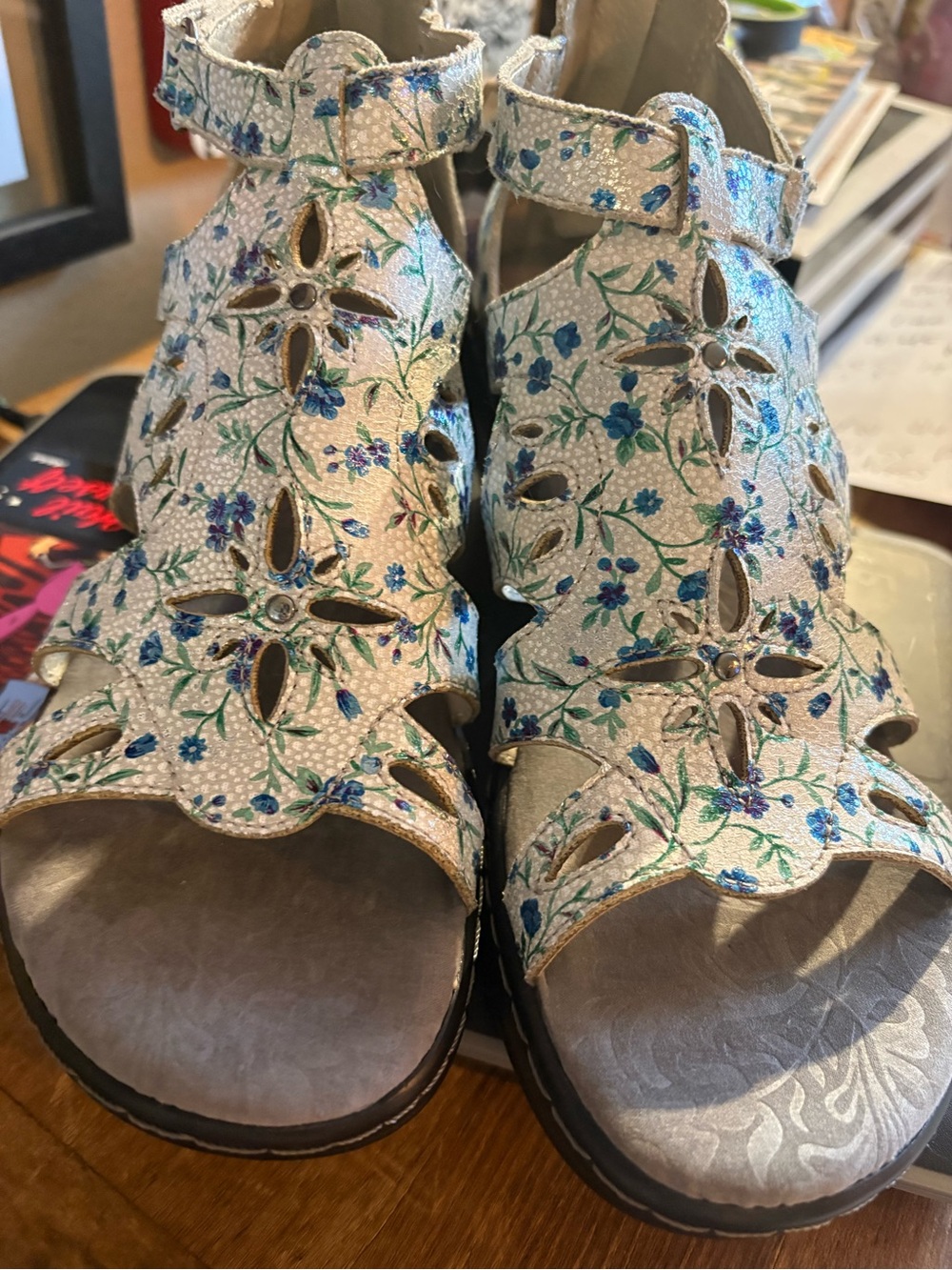 JBU by Jambu Northstar Floral Wedge Sandals 8